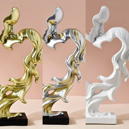 Nordic Resin Sculpture of a Couple Embracing for Monzzi Room Décor
