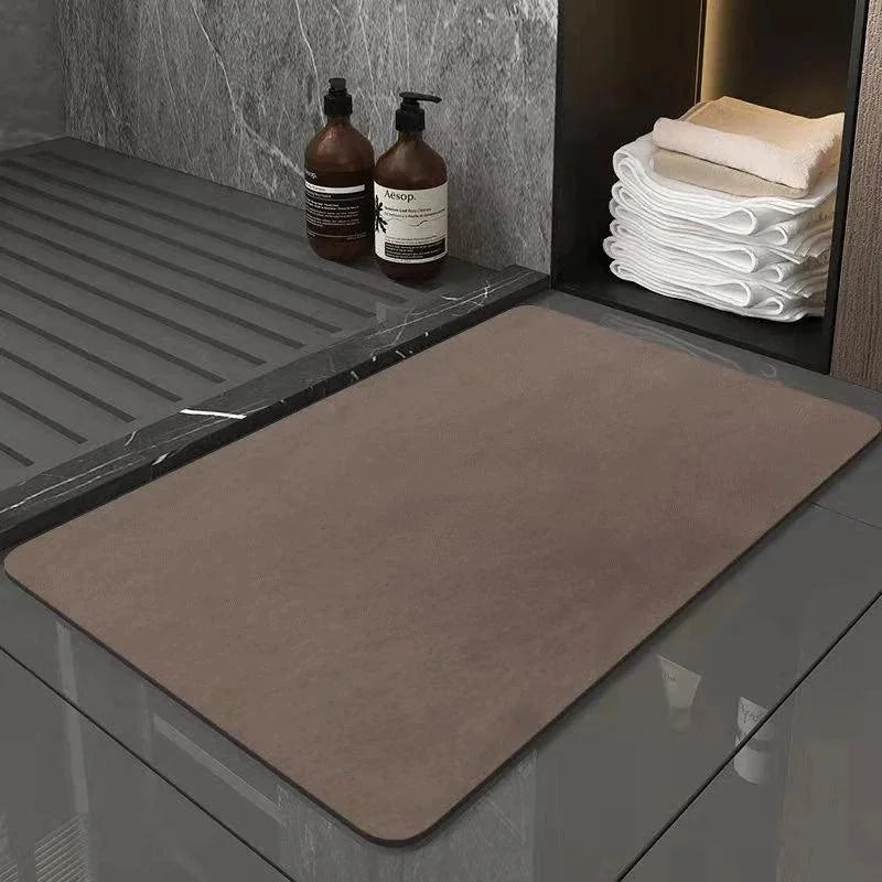 Contemporary Non-Slip Absorbent Bathroom Rug by Monzzi