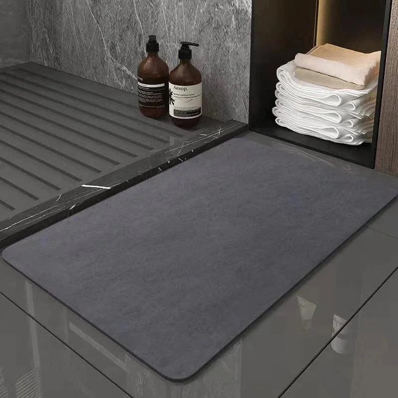 Contemporary Non-Slip Absorbent Bathroom Rug by Monzzi